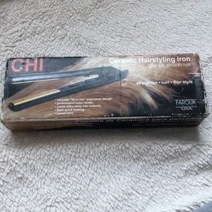 Chi Ceramic Hairstyling Iron with box